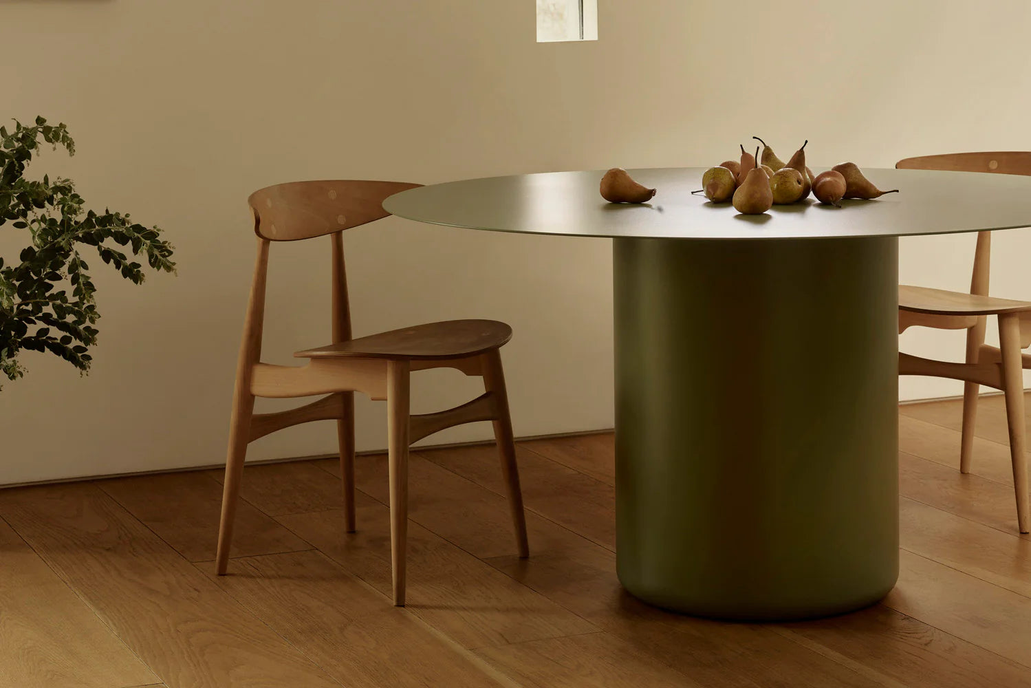 Sequence Round Dining Table