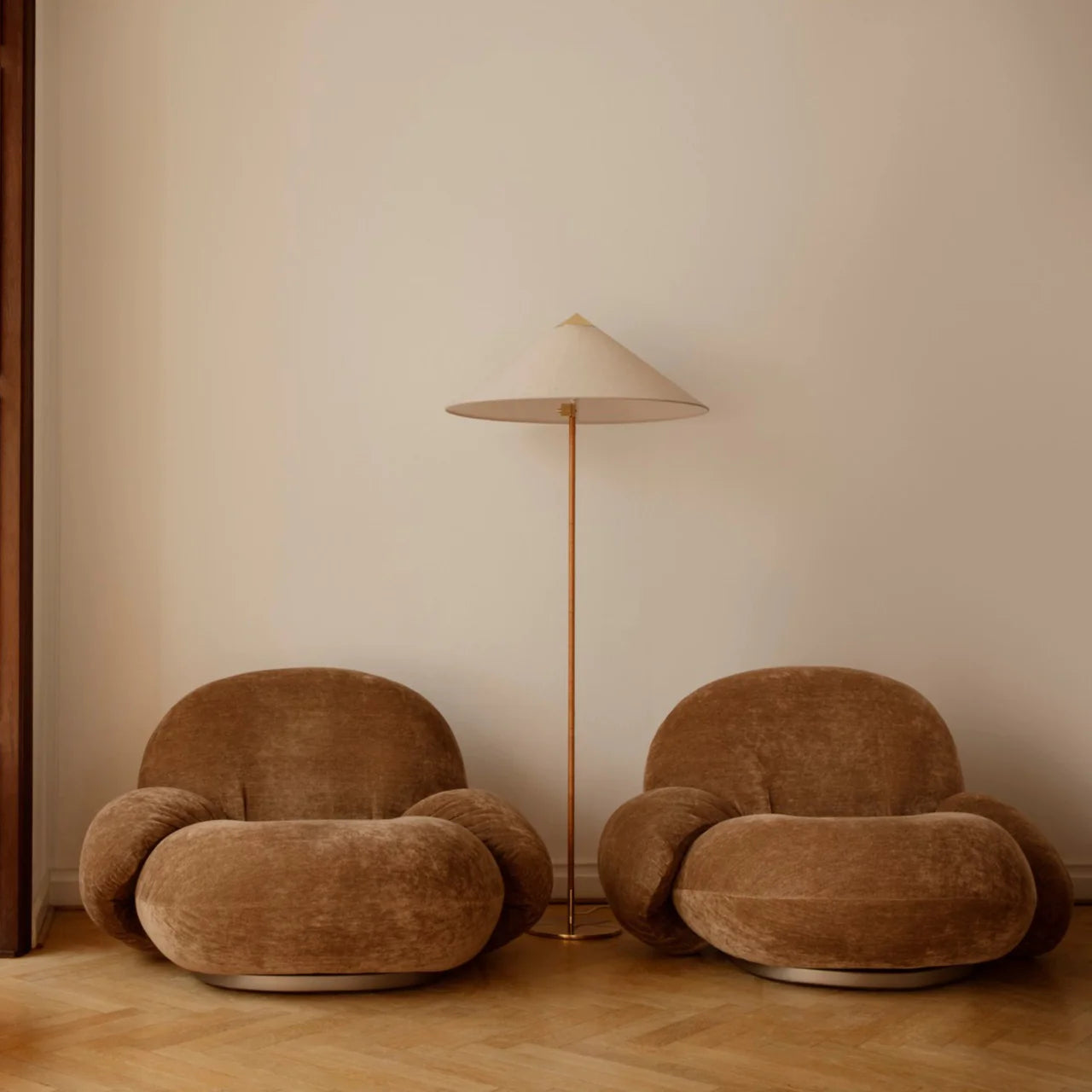 9602 Floor Lamp