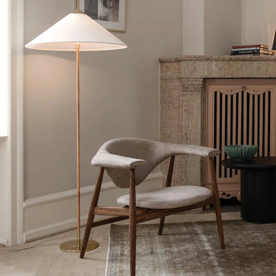 9602 Floor Lamp