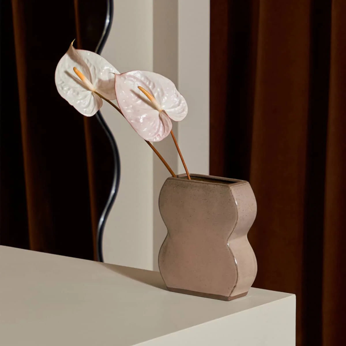 Middle Of Nowhere's Form Vase Small